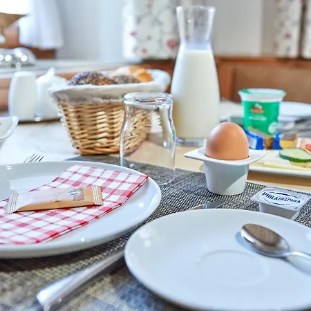 Bed & Breakfast Alpen Gaestehaus 3*