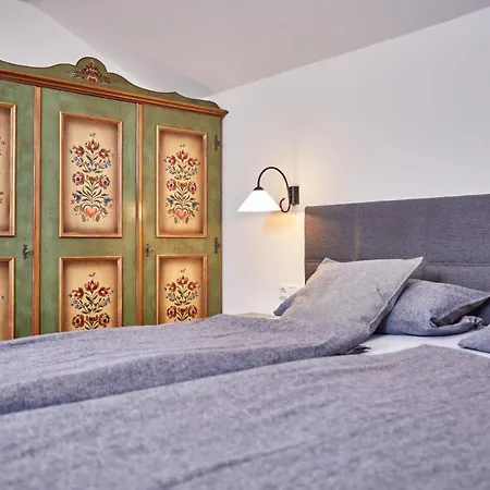 Alpen Gaestehaus Bed & Breakfast