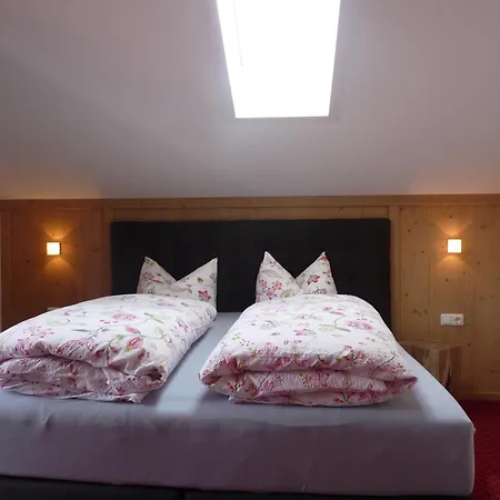 Alpen Gaestehaus Bed and Breakfast