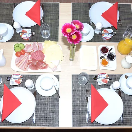 Alpen Gaestehaus 3*