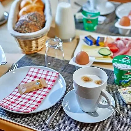 Alpen Gaestehaus 3*