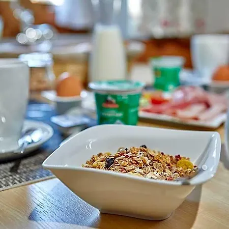 Alpen Gaestehaus Couette-café 3*