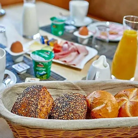 Alpen Gaestehaus Bed and breakfast 3*